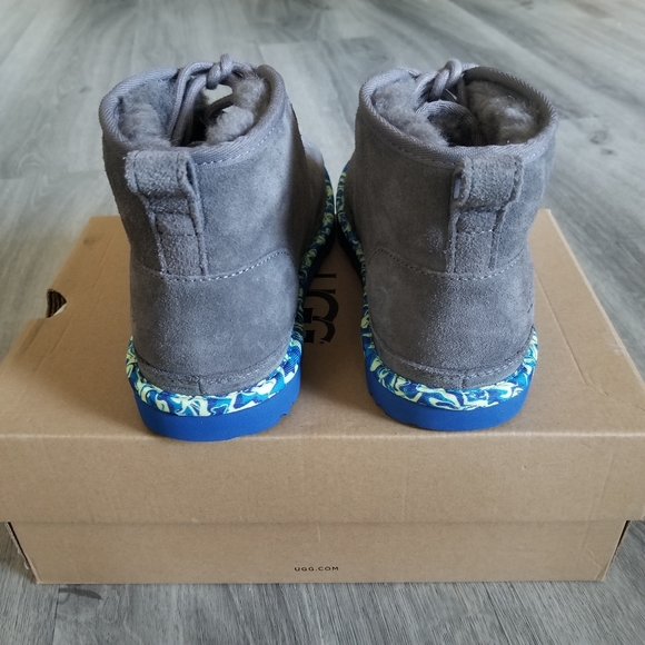 UGG Kids Neumel II Paint Swirl Suede Boot. - Picture 5 of 8